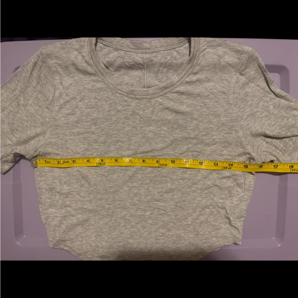 Lululemon Hold Tight Cropped T-Shirt in Heathered Core Ultra Light Grey, Size 8 - Picture 4 of 5